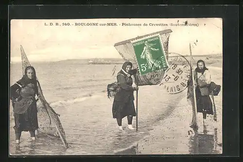 AK Boulogne-sur-Mer, Pêcheuses de Crevettes, Krebsfischerinnen bei der Arbeit