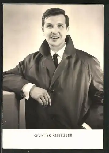 AK Musiker Günter Geissler im Mantel
