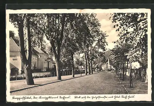 AK Berggiesshübel, Blick auf die Hauptstrasse mit Hotel Sächs. Haus