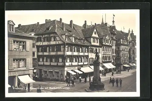 AK Freiburg i. B., Kaiserstrasse mit Geschäften und Bertholdsbrunnen