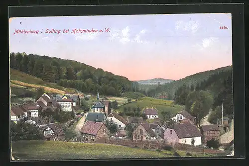 AK Mühlenberg i. Solling, Ortspartie mit Gebirgszug