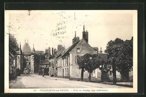 AK Villeneuve-sur-Yonne, Porte de Joigny (vue extérieure)