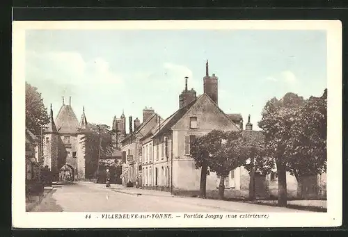 AK Villeneuve-sur-Yonne, Porte de Joigny (vue extérieure)