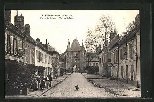 AK Villeneuve-sur-Yonne, Porte de Joigny, Vue extérieure