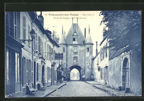 AK Villeneuve-sur-Yonne, Porte de Joigny, vue extérieure