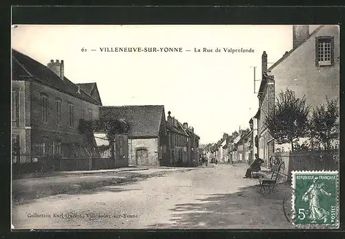 AK Villeneuve-sur-Yonne, La Rue de Valprofonde