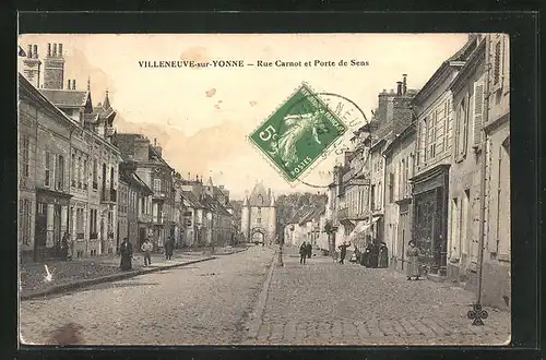 AK Villeneuve-sur-Yonne, Rue Carnot et Porte de Sens