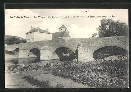 AK Vault-de-Lugny, Le Pont sur la Rivière, L`Ecole Communale et l`Eglise