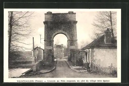 AK Villevallier, L`Entrée du Pont suspendu du coté du village (rive droite)