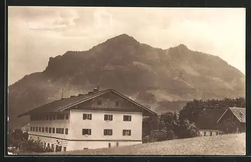 AK Brannenburg, Posterholungsheim, Hauptgebäude gegen Süden mit Riesenkopf