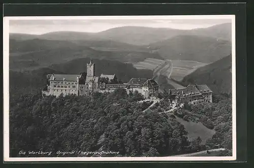 AK Eisenach, Wartburg, Fliegeraufnahme des Schlosses auf dem Berg