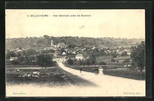 AK Bellechaume, Vue Generale, auf der Strasse in den Ort