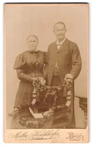 Fotografie C. F. Schmid, Basel, Clarastr. 5, Portrait eines elegant gekleideten Paares