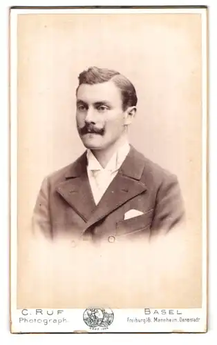 Fotografie C. Ruf, Basel, Steinenthorberg 20, Portrait junger Mann im Jackett mit Schnurrbart