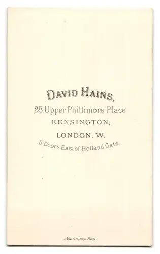 Fotografie David Hains, Kensington, 28 Upper Phillimor Place, Portrait charmanter junger Mann im Jackett