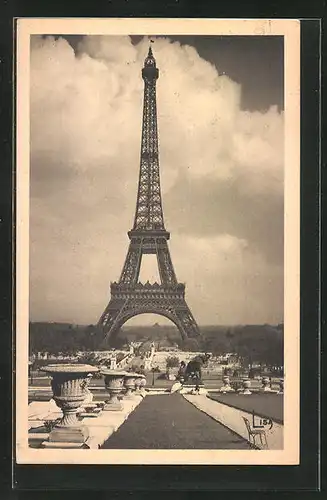 AK Paris, La Tour Eiffel et les jardins du Champ-de-Mars, Eiffelturm Totalansicht