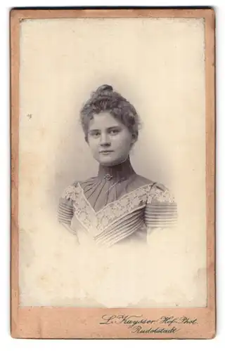 Fotografie L. Kaysser, Rudolstadt, Schwarzburgerstr. 39a, Portrait bildschönes Mädchen mit Dutt