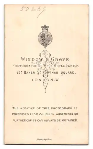 Fotografie Window & Grove, London, 63a Baker St., Portrait hübsche Dame mit Rüschenhaube