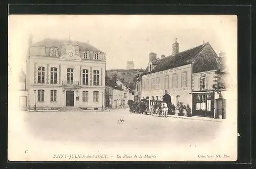 AK Saint-Julien-du-Sault, La Place de la Mairie
