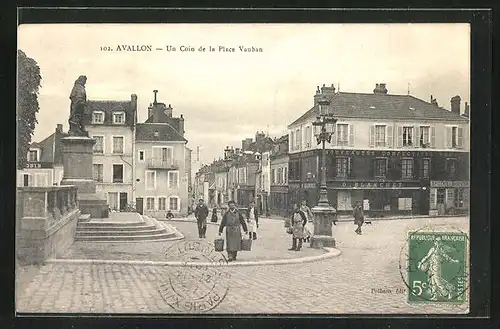 AK Avallon, Un Coin de la Place Vauban