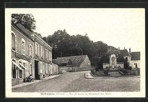 AK Saint-Fargeau, Rue de Lavau et Monument aux Morts