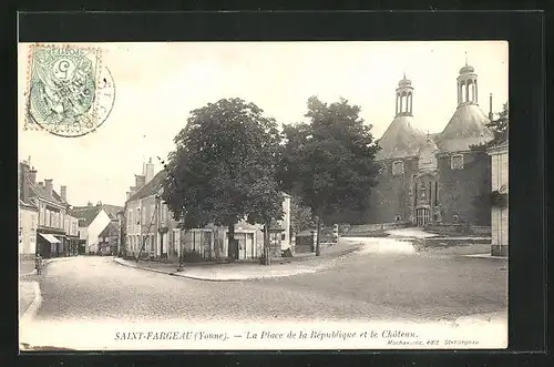 AK Saint-Fargeau, La Place de la République et le Chateau