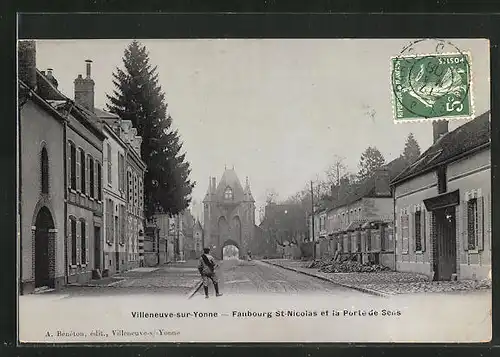 AK Villeneuve-sur-Yonne, Faubourg Saint-Nicolas et la Porte de Sens