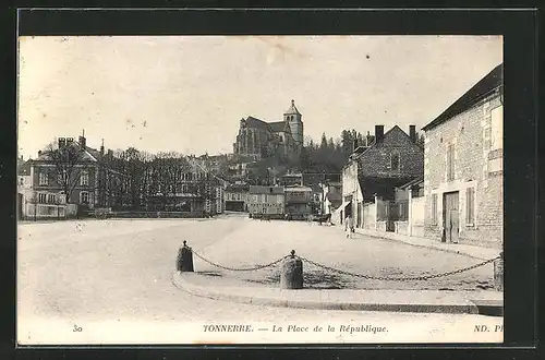 AK Tonnerre, La Place de la République