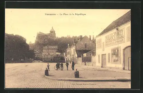 AK Tonnerre, La Place de la République