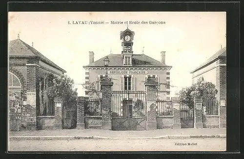 AK Lavau, Mairie et Ecole des Garcons