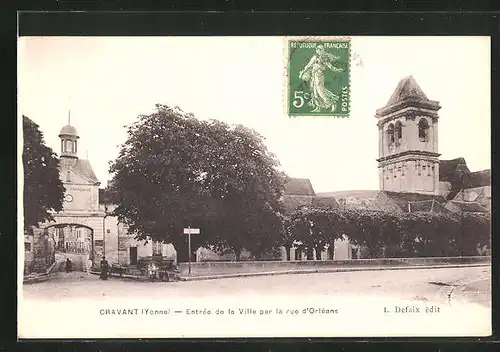 AK Cravant, Entrée de la Ville par la rue d`Orleans