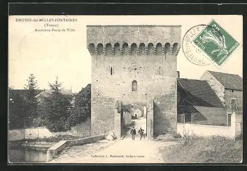 AK Druyes-les-Belles-Fontaines, Ancienne Porte de Ville