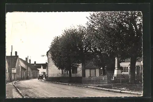 AK Bussy-en-Othe, Le Monument aux Morts