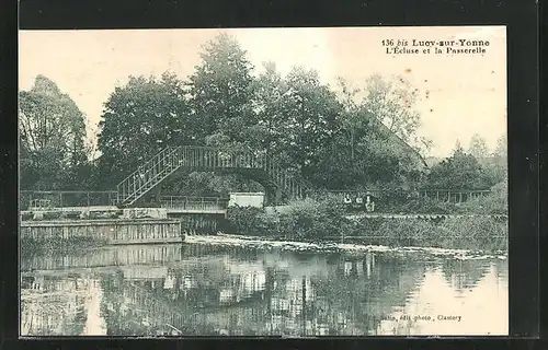 AK Lucy-sur-Yonne, L`Ecluse et la Passerelle