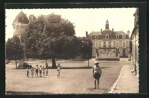 AK Courson-les-Carriéres, les Écoles et le Marronier tricentenaire