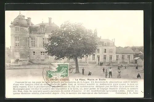 AK Courson-les-Carriéres, la Place, Mairie et Ecoles