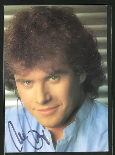 AK Musiker Andy Borg im blauen Freizeithemd, Autograph