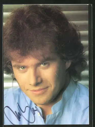 AK Musiker Andy Borg im blauen Freizeithemd mit charmantem Blick, Autograph