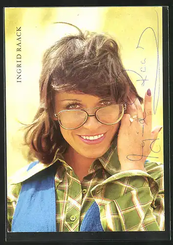 AK Musikerin Ingrid Raack elegant mit Brille im Freizeitbluse, Autograph