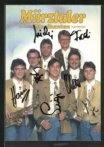 AK Musikgruppe Mürztaler Musikanten mit Musikinstrument in Tracht, Autographen