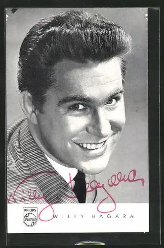 AK Musiker Willy Hagara mit charmantem Lächeln, Autograph