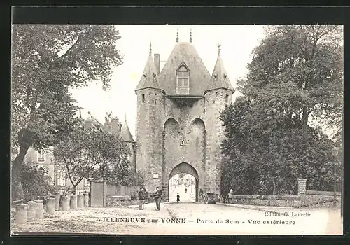 AK Villeneuve-sur-Yonne, Porte de Sens, Vue extérieure