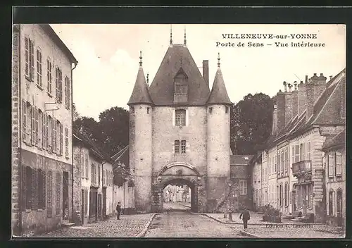 AK Villeneuve-sur-Yonne, Porte de Sens, vue intérieure