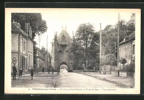 AK Villeneuve-sur-Yonne, Faubourg Saint-Nicolas et Porte de Sens, Vue extérieure