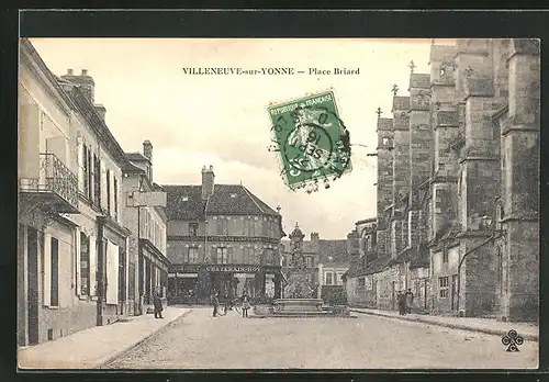 AK Villeneuve-sur-Yonne, Place Briard