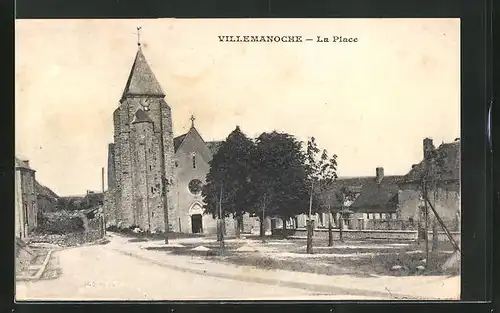 AK Villemanoche, La Place avec l`Eglise