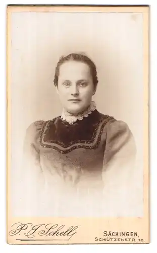 Fotografie P. J. Schell, Säckingen, Schützenstrasse 10, junge hübsche Dame im Portrait