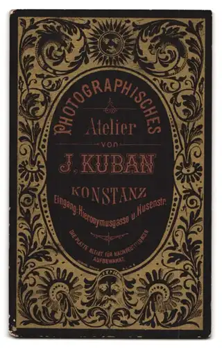 Fotografie J. Kuban, Konstanz, Hieronymusgasse, junger Herr mit Silberblick