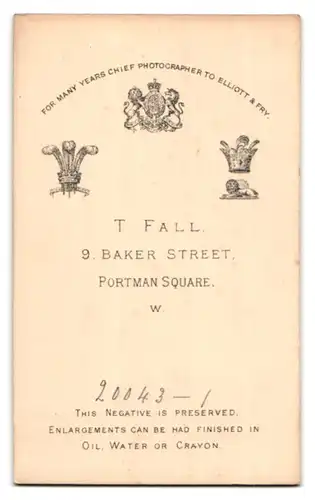 Fotografie T. Fall, London-W, 9 Baker Street, Portman Square, Portrait modisch gekleideter Herr mit Oberlippenbart