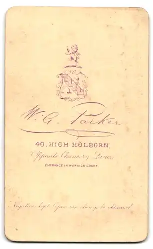 Fotografie W. G. Parker, Holborn, 40, High Holborn, Portrait junger Herr im Anzug mit Krawatte